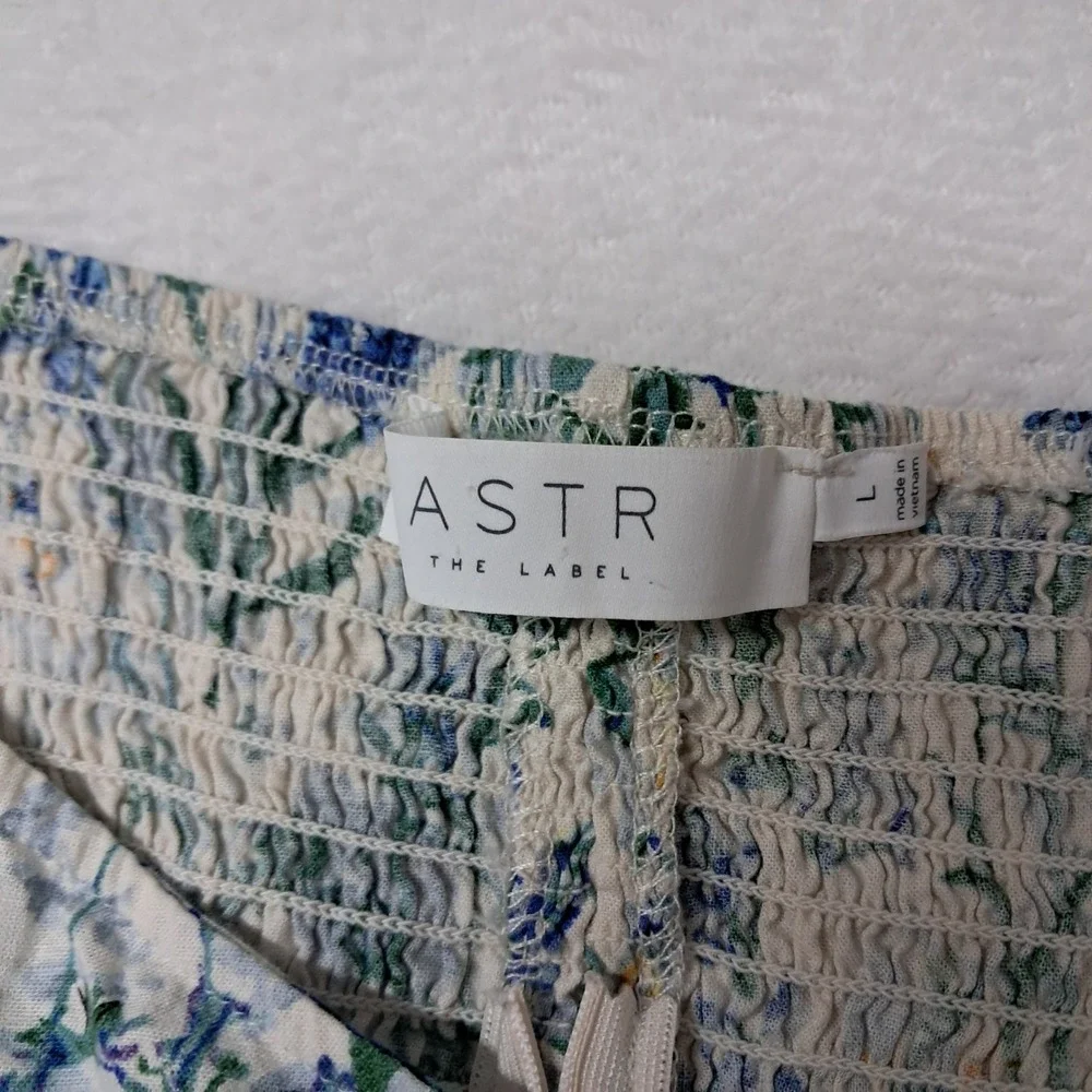 ASTR The Label Top Women's Large Blue Floral Puff Sleeve Smocked Linen Cottage